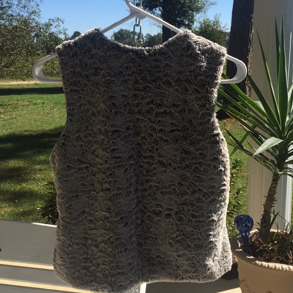 Girl’s Gray Furry Vest by Blink, Size16 - Picture 4 of 4